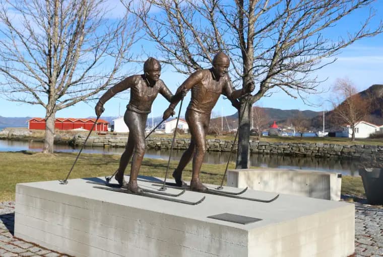 Statue av Berit og Ove Aunli
