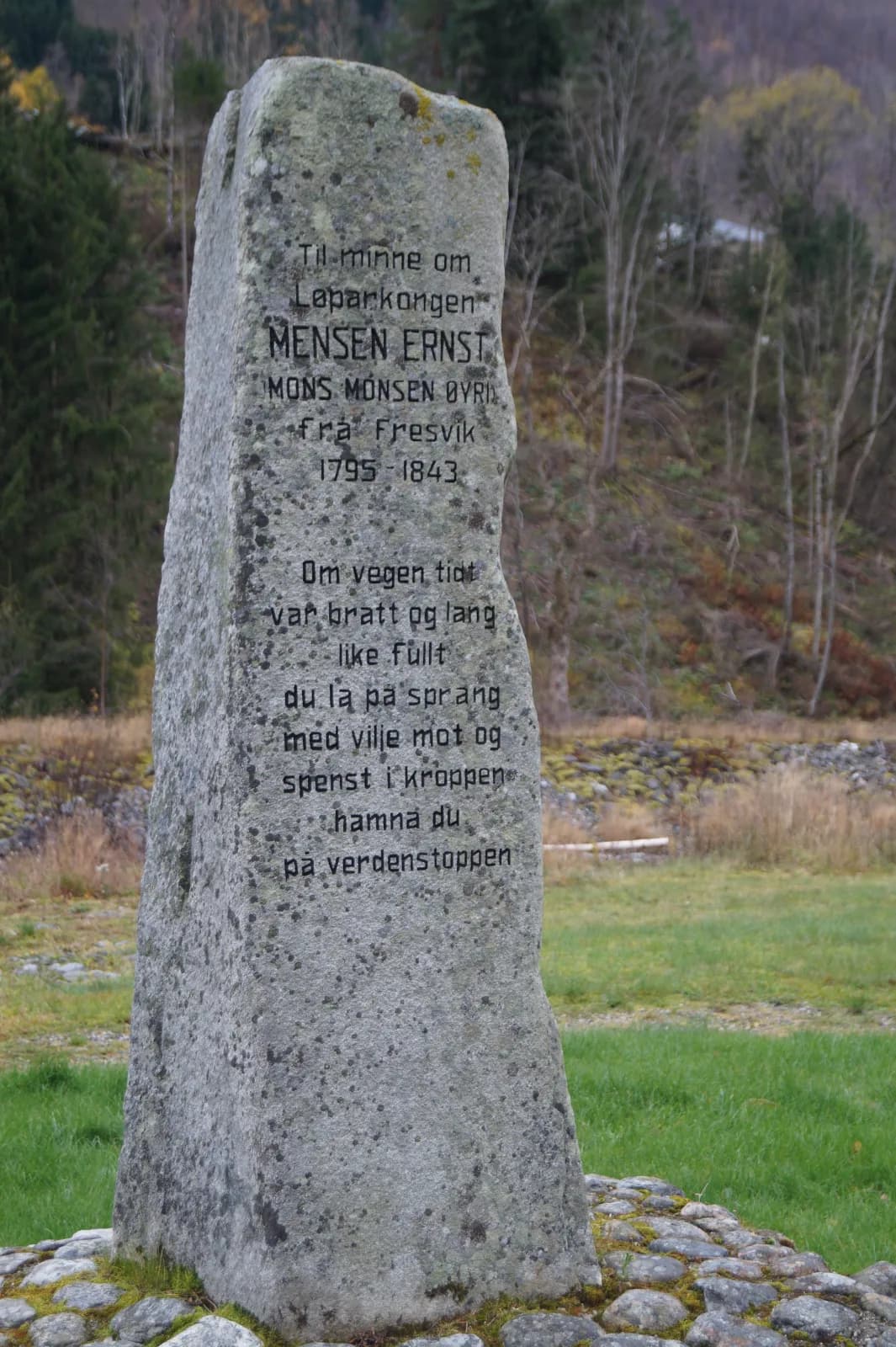 Statue av Mensen Ernst