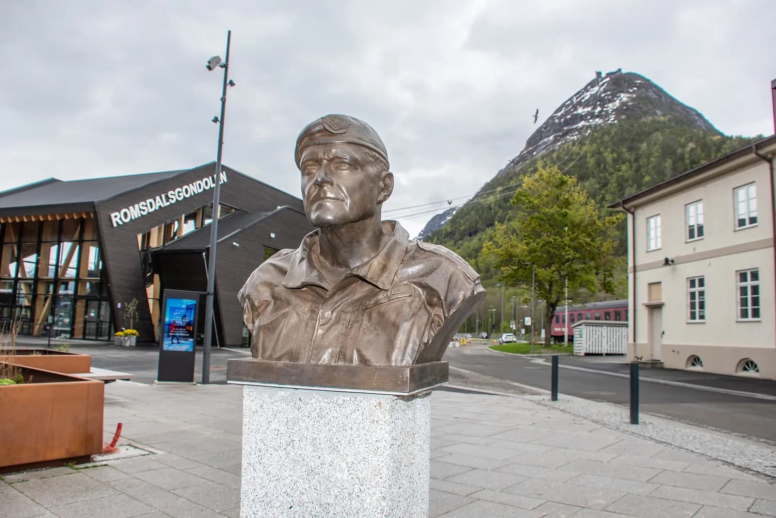 Statue av Dag Otto Lauritzen