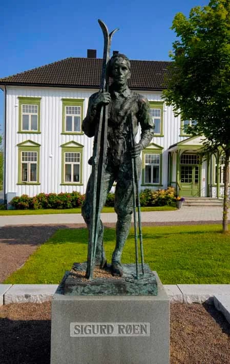 Statue av Sigurd Røen