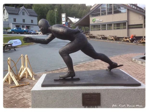 Statue av Jan Egil Storholt