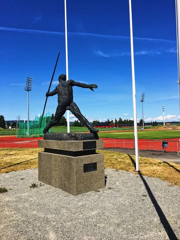 Statue av Egil Danielsen