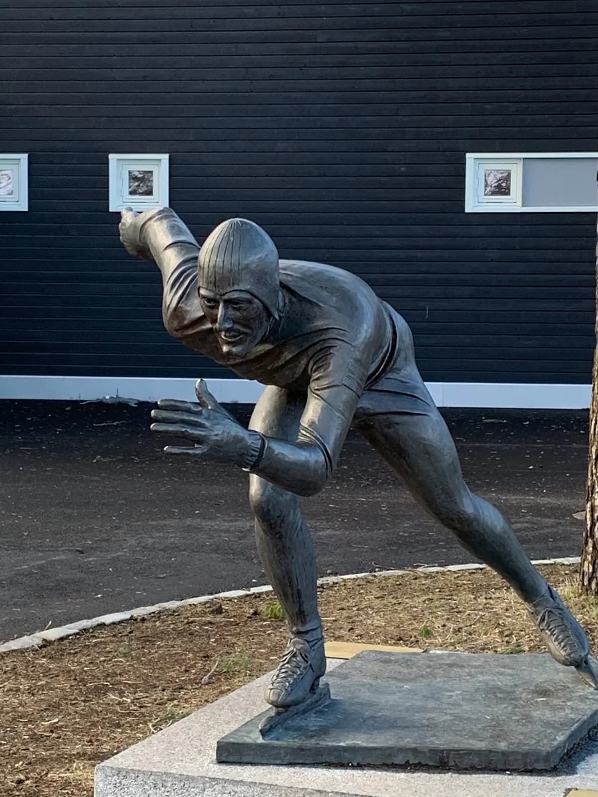 Statue av Fred Anton Maier